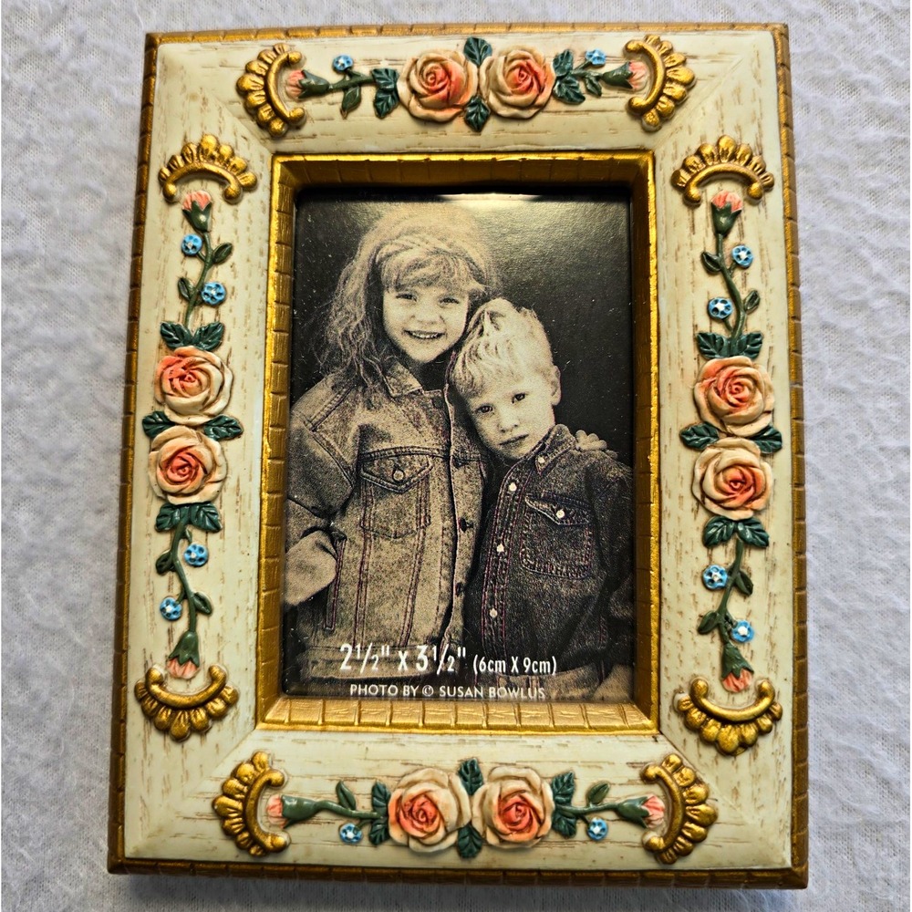 Vtg Cottagecore Rose Resin Picture Frame Small 2.5x3.5 Wallet Photo Shabby Chic